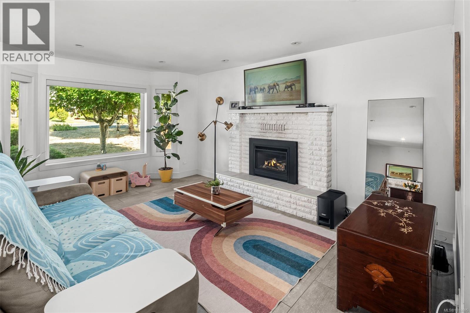Photo 3 of 4007 Malton Ave, Saanich BC