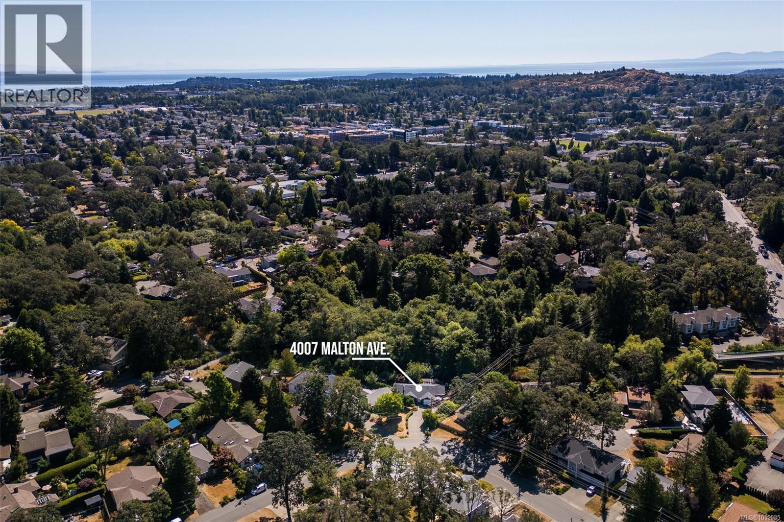 Photo 4 of 4007 Malton Ave, Saanich BC