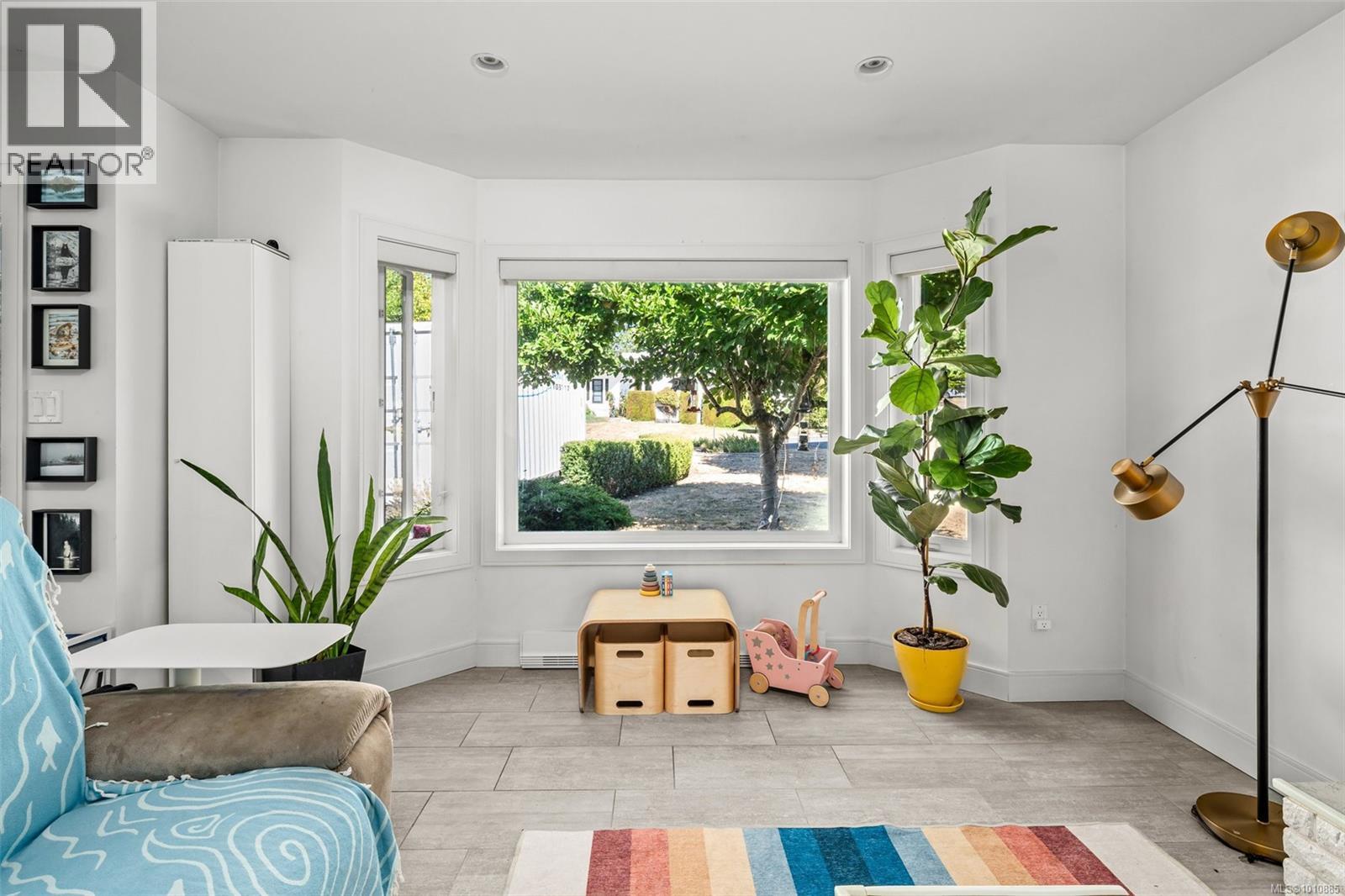Photo 6 of 4007 Malton Ave, Saanich BC