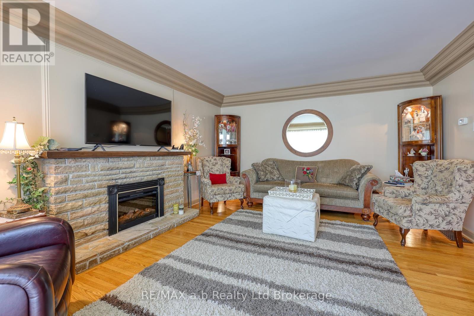 Photo 37 of 543 Highland Drive, Woodstock ON