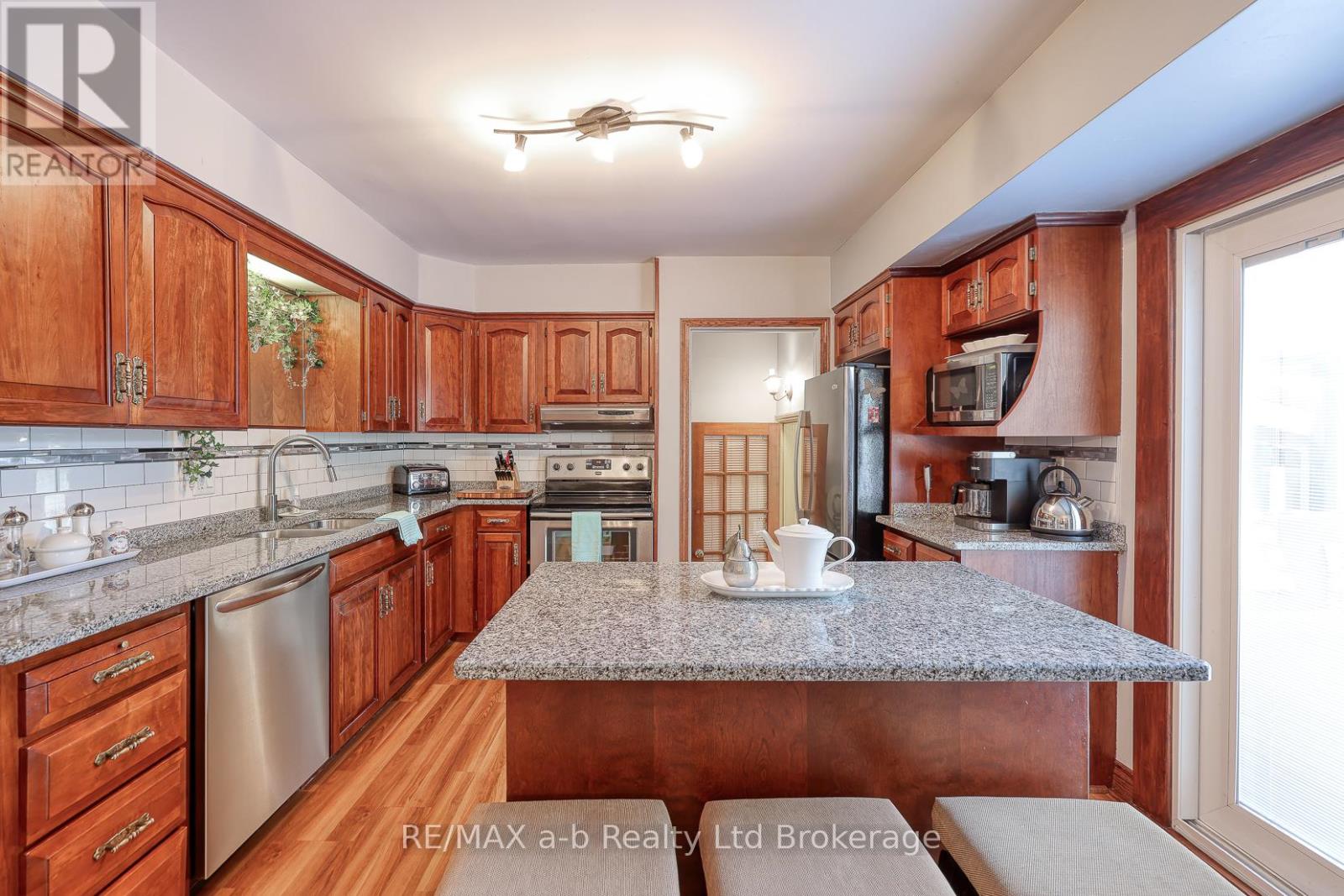 Photo 38 of 543 Highland Drive, Woodstock ON