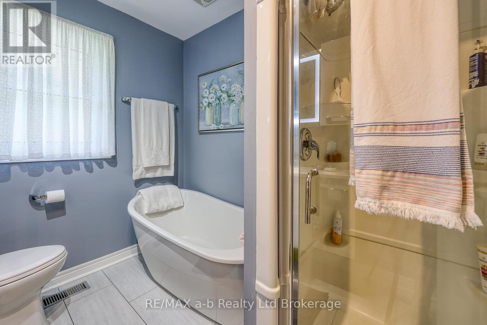 Photo 11 of 543 Highland Drive, Woodstock ON