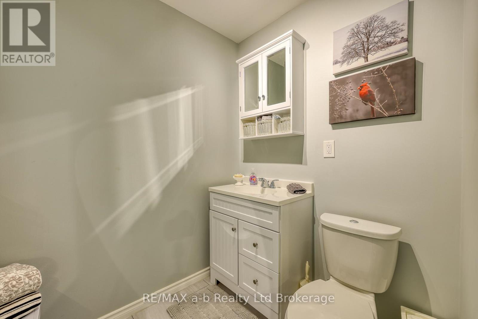 Photo 26 of 543 Highland Drive, Woodstock ON