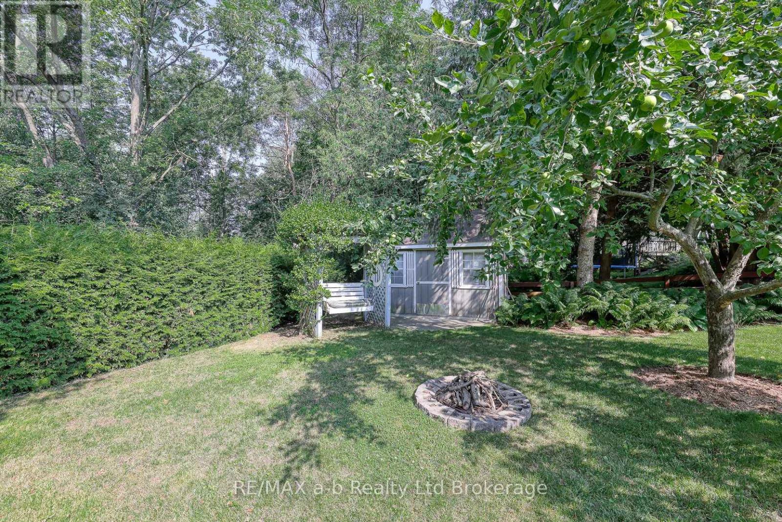 Photo 33 of 543 Highland Drive, Woodstock ON