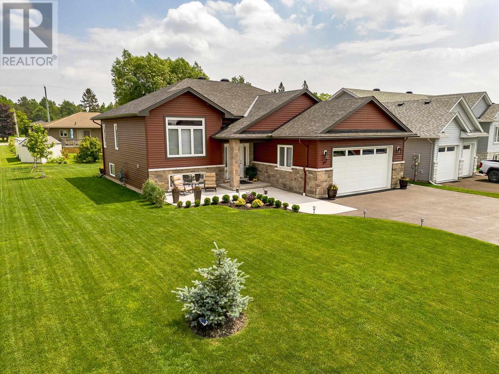 Photo 6 of 107 Chatfield Dr, Sault Ste Marie ON