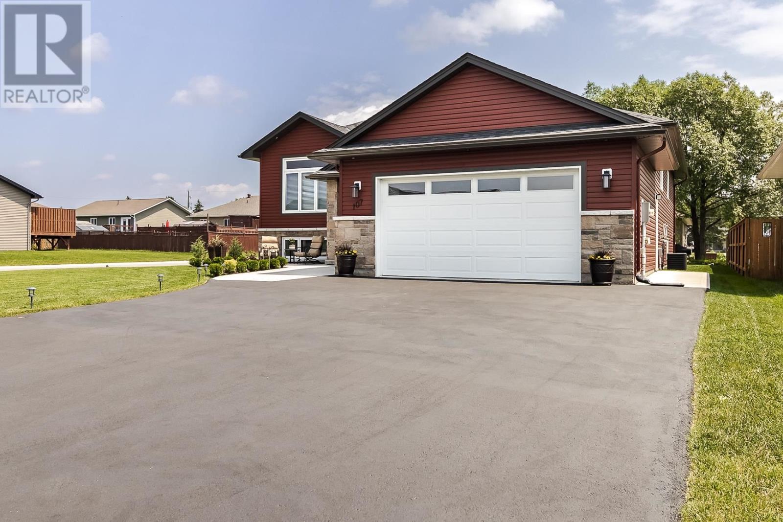Photo 32 of 107 Chatfield Dr, Sault Ste Marie ON
