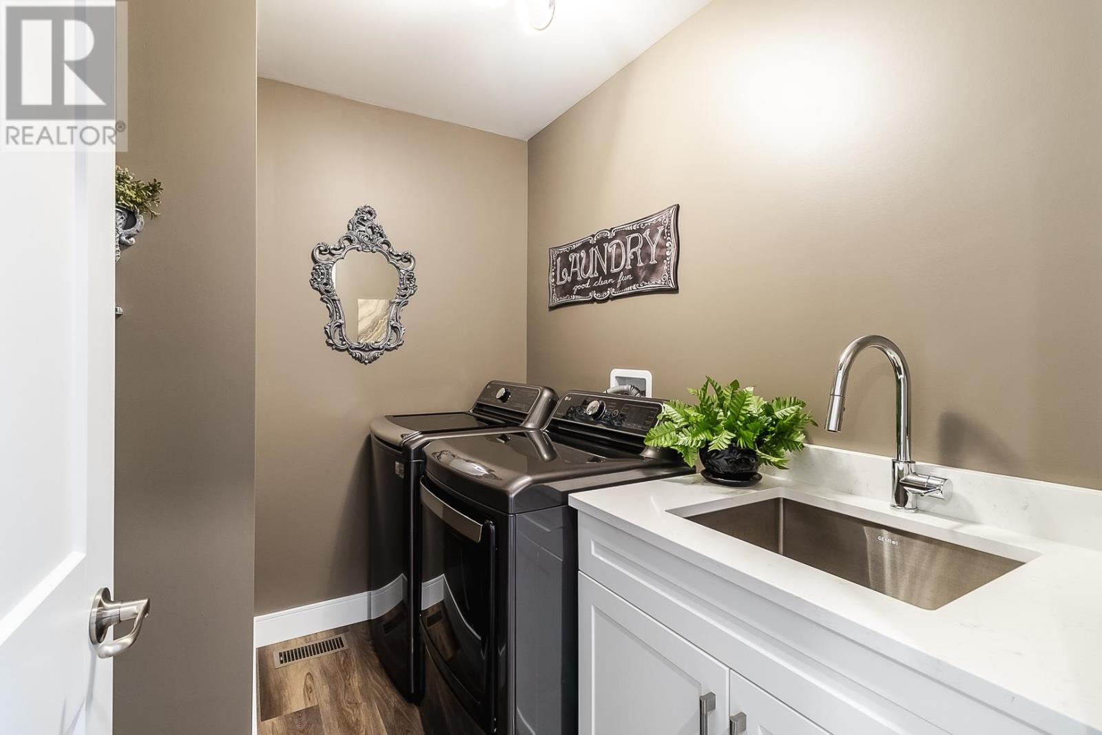 Photo 33 of 107 Chatfield Dr, Sault Ste Marie ON