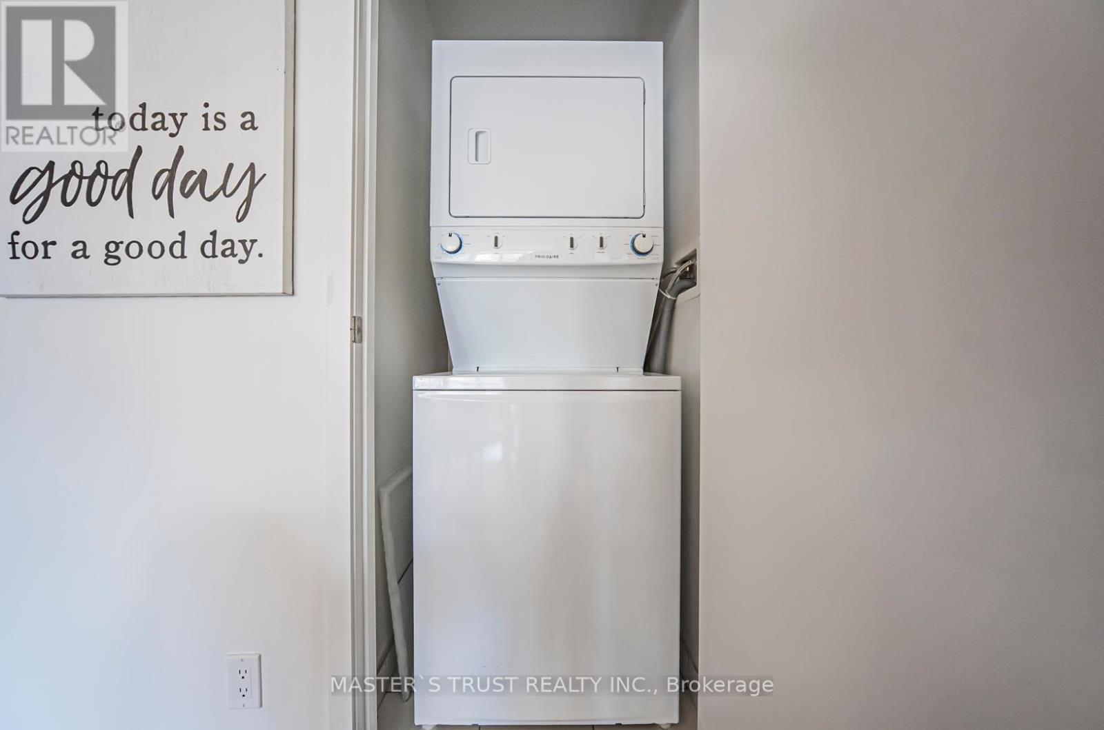 Photo 5 of 801 89 Dunfield Avenue, Toronto ON
