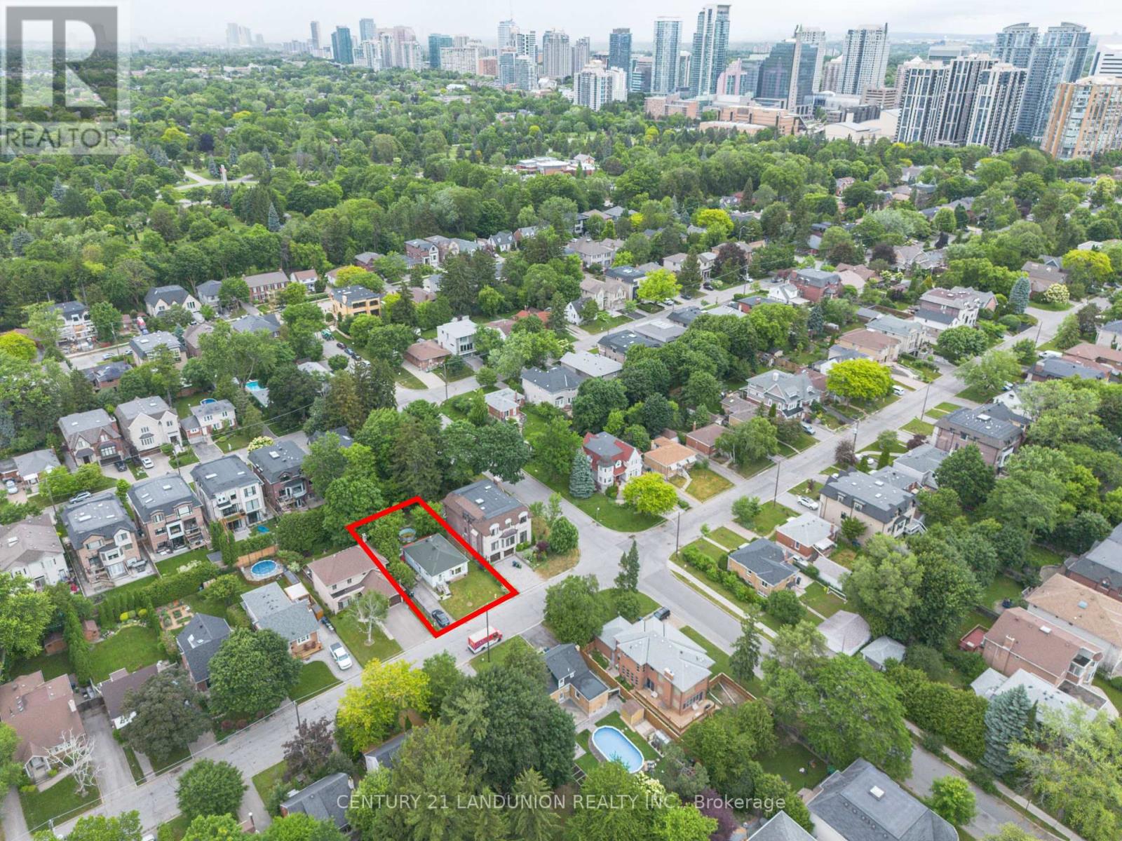 Photo 4 of 200 Elmhurst Avenue, Toronto ON