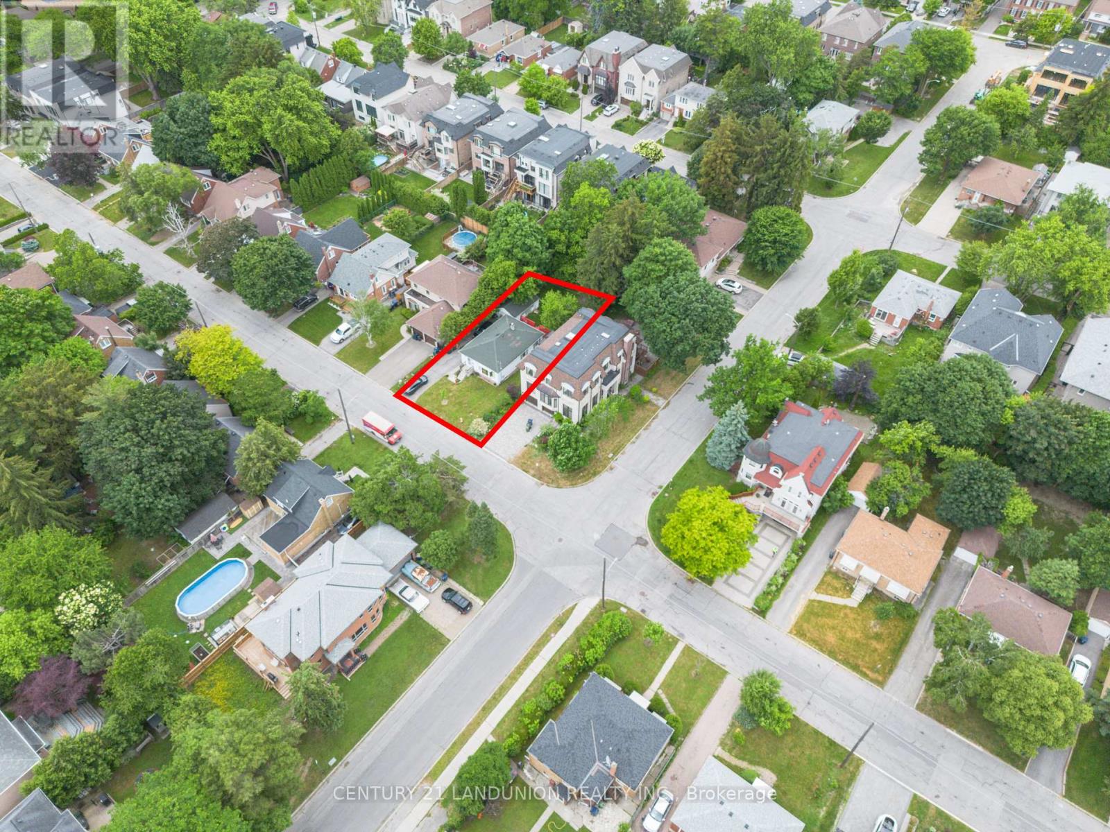 Photo 5 of 200 Elmhurst Avenue, Toronto ON