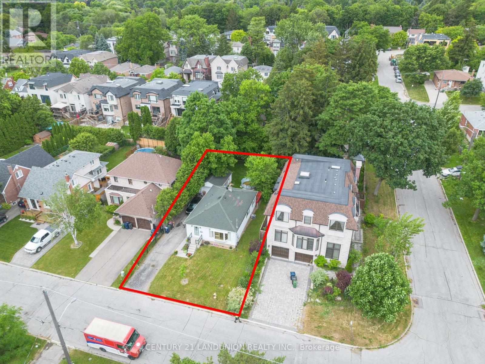 Photo 3 of 200 Elmhurst Avenue, Toronto ON