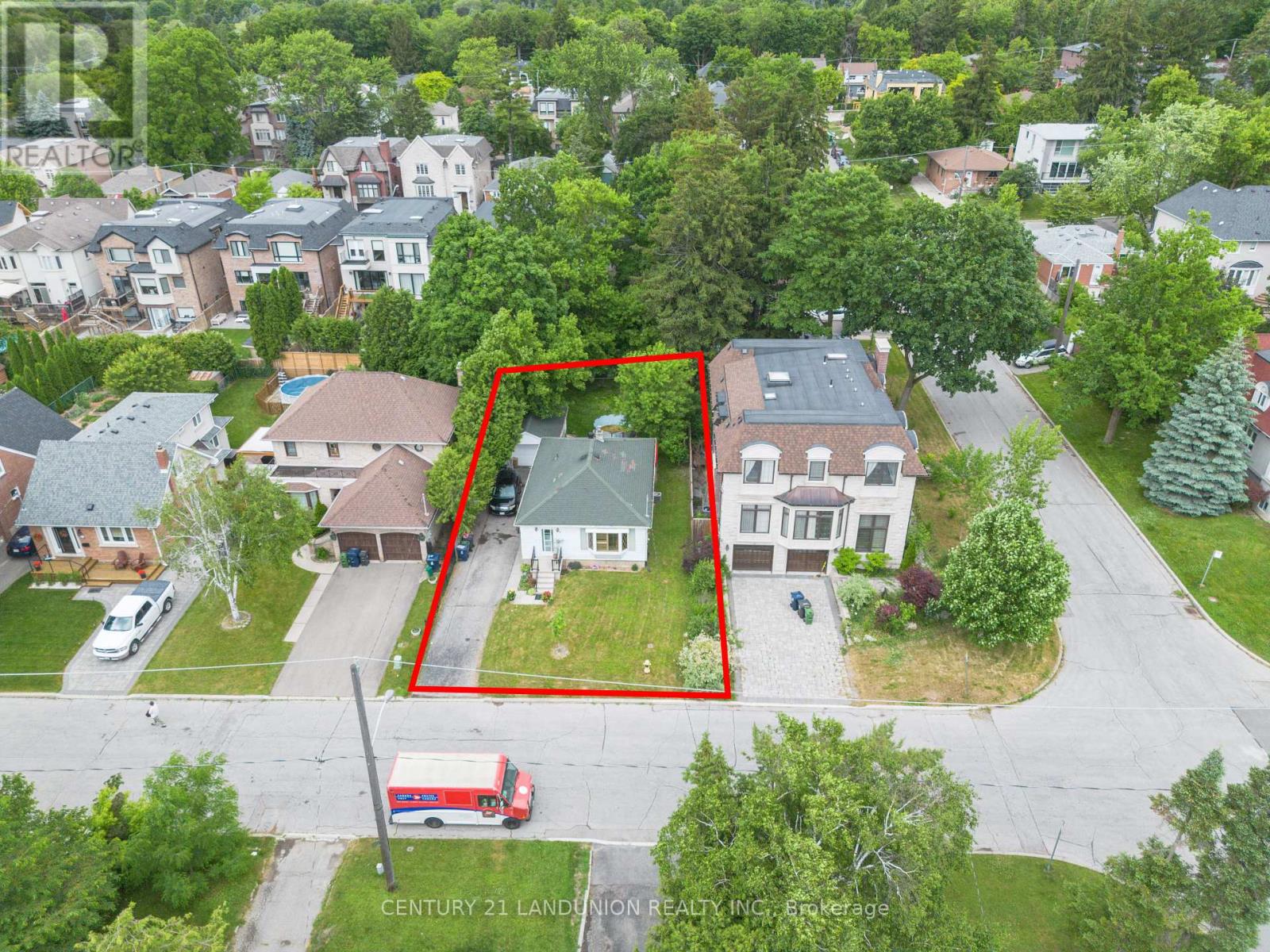 Photo 2 of 200 Elmhurst Avenue, Toronto ON