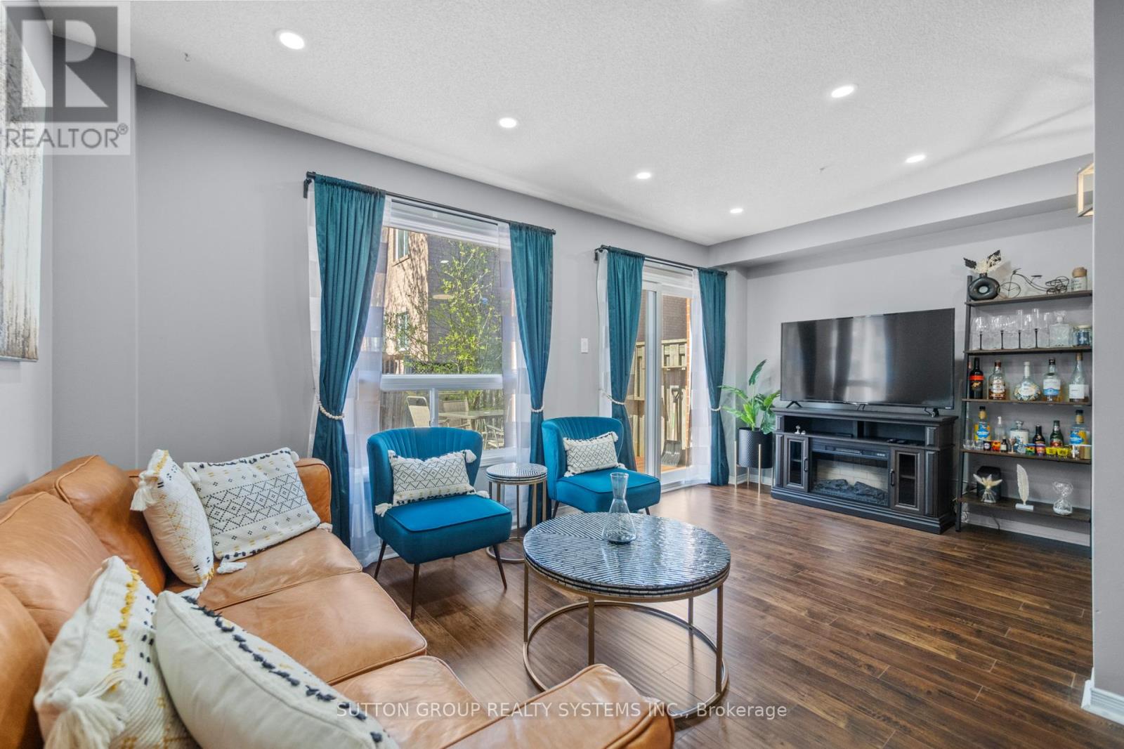 Photo 10 of 33 1995 Pine Grove Avenue, Pickering ON