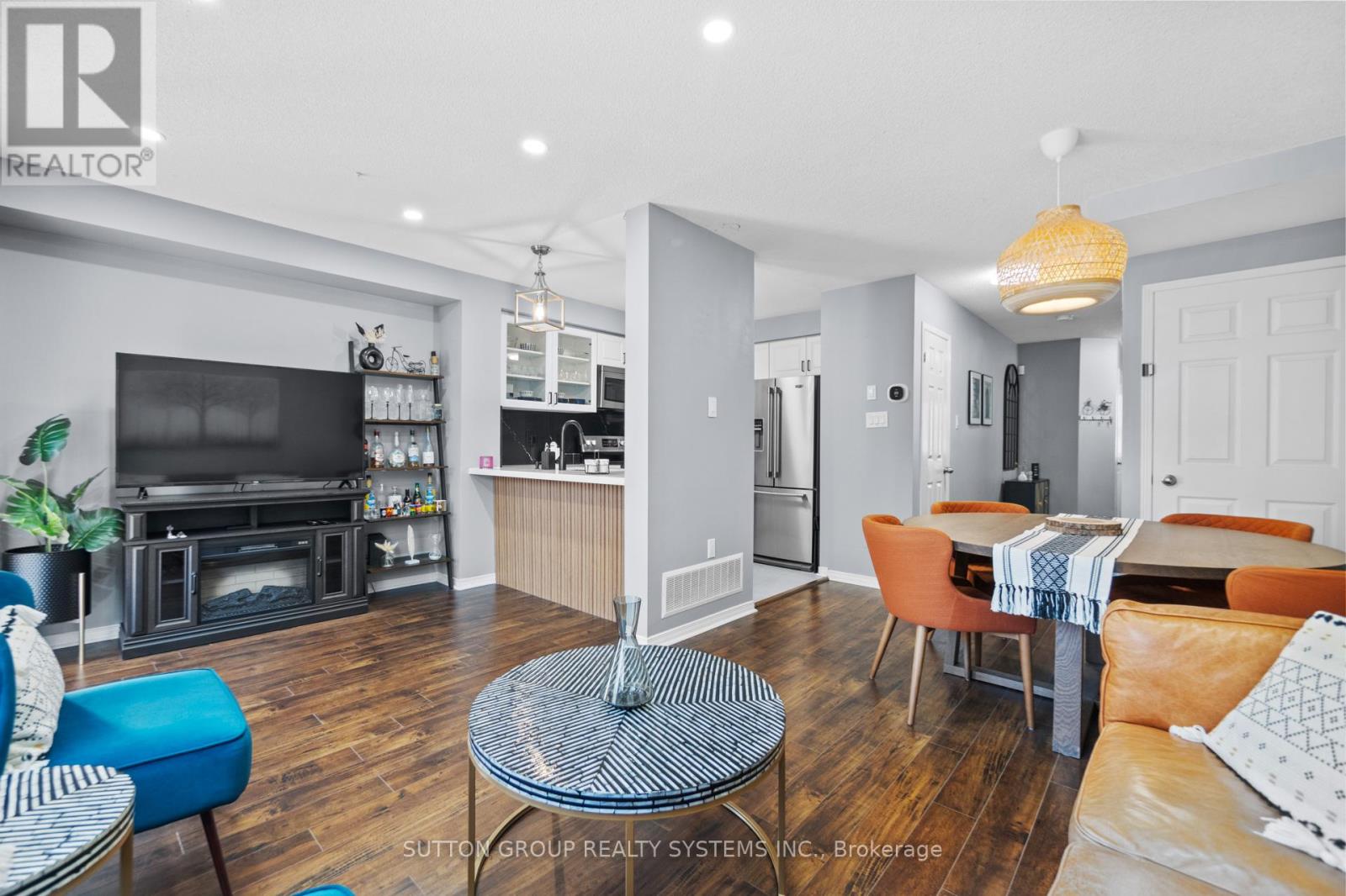 Photo 14 of 33 1995 Pine Grove Avenue, Pickering ON