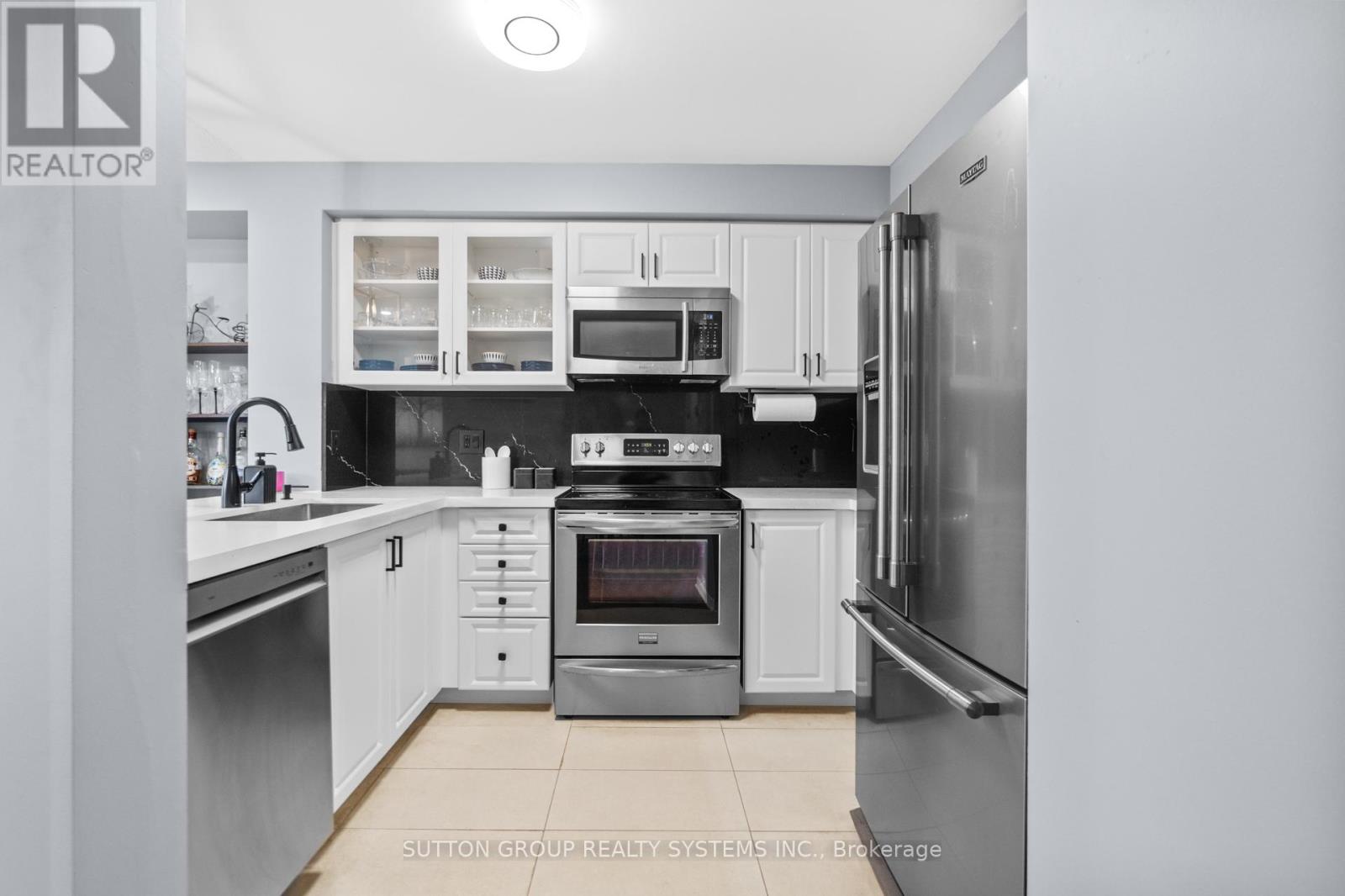 Photo 17 of 33 1995 Pine Grove Avenue, Pickering ON