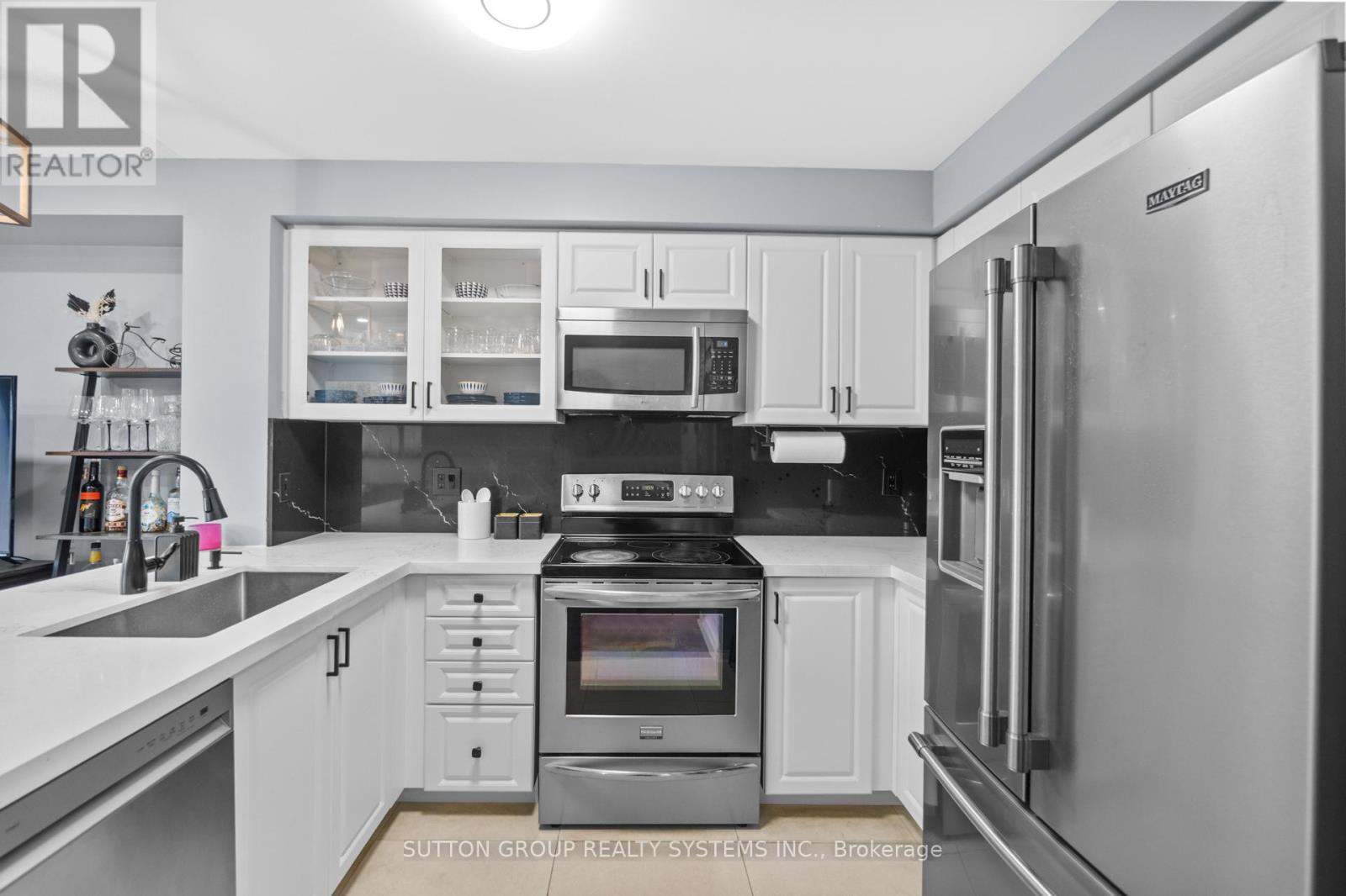 Photo 18 of 33 1995 Pine Grove Avenue, Pickering ON