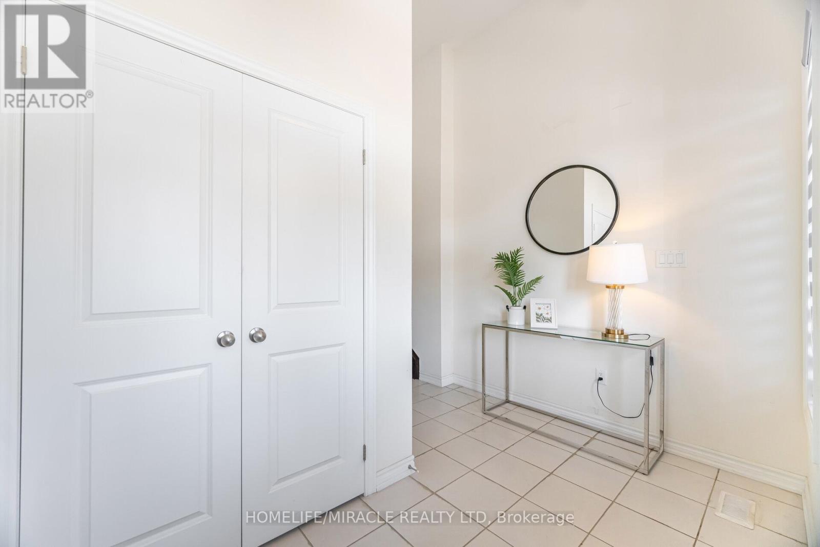 Photo 33 of 10 Van Wart Street, Whitby ON