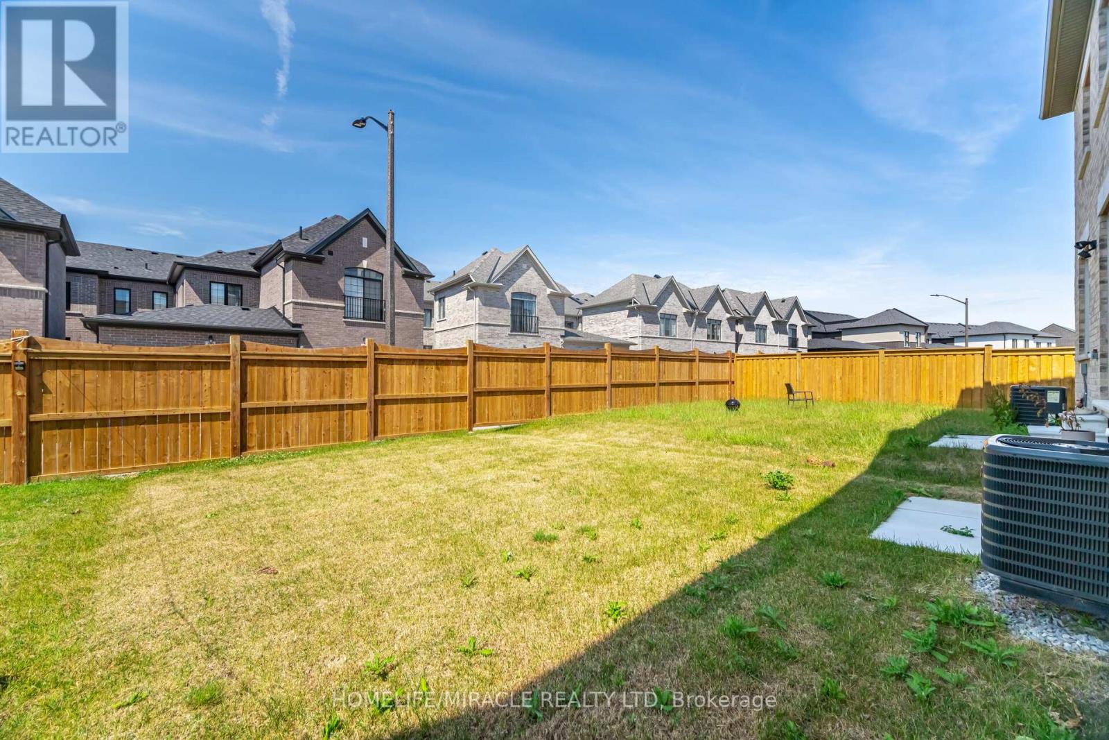Photo 17 of 10 Van Wart Street, Whitby ON