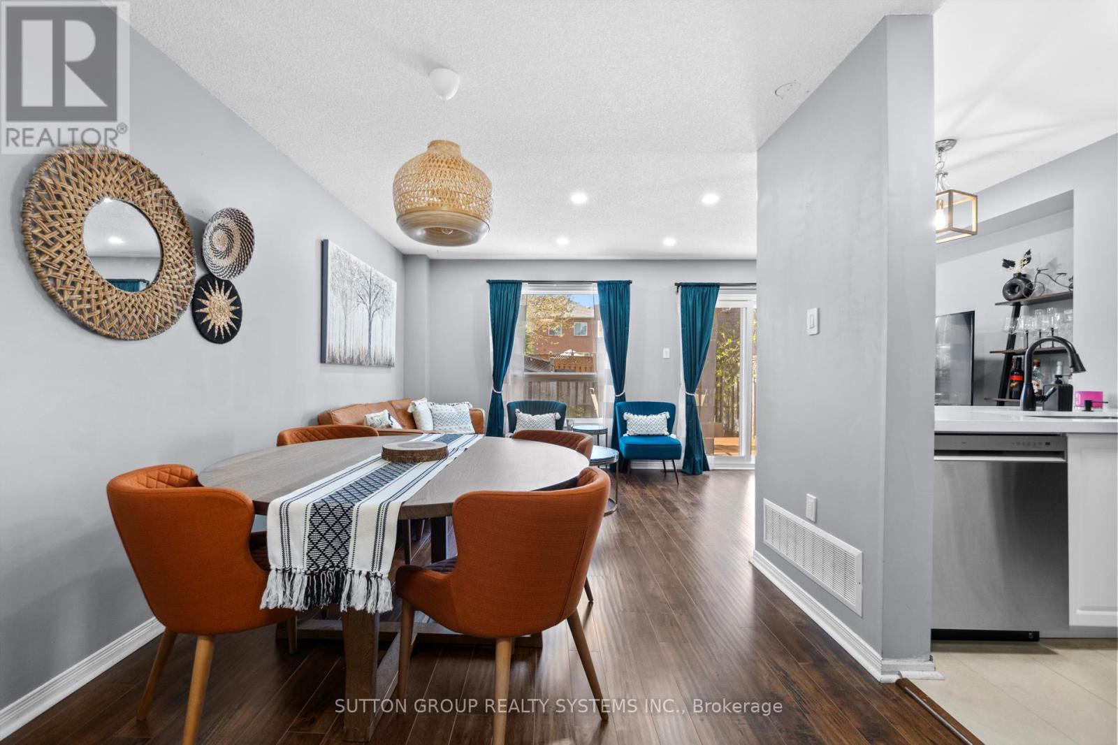 Photo 7 of 33 1995 Pine Grove Avenue, Pickering ON