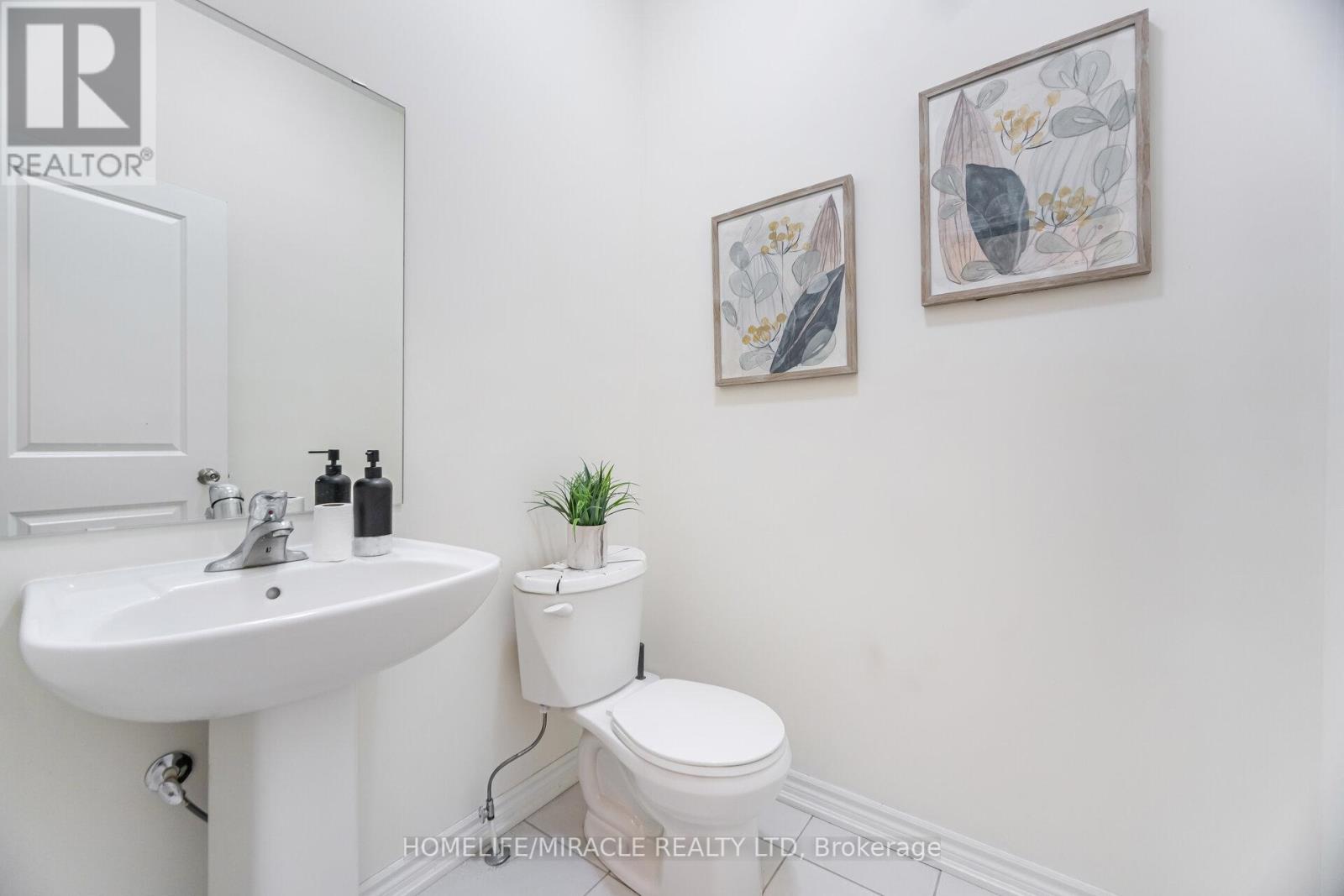 Photo 36 of 10 Van Wart Street, Whitby ON