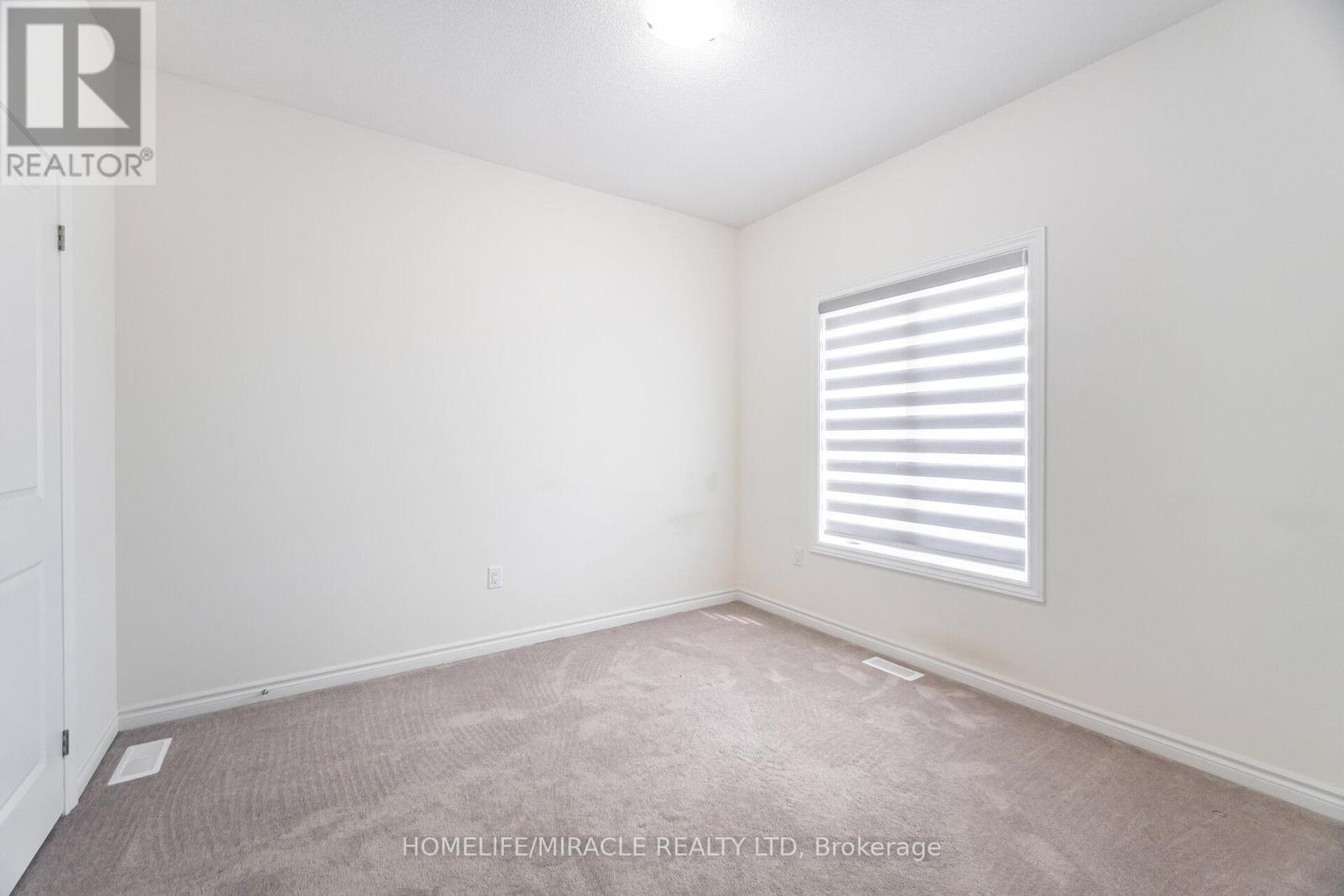 Photo 38 of 10 Van Wart Street, Whitby ON