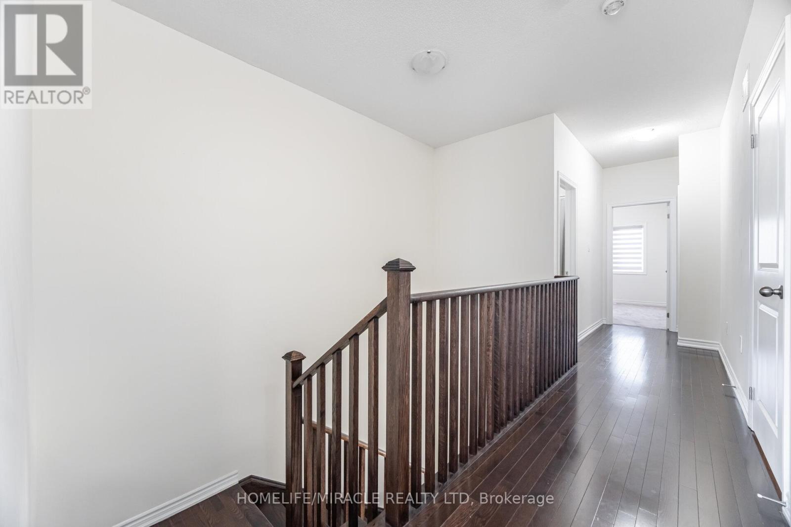 Photo 32 of 10 Van Wart Street, Whitby ON