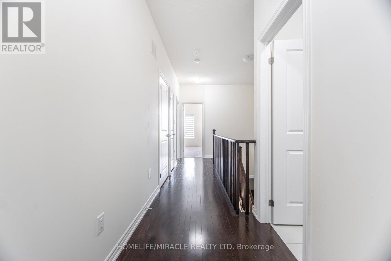 Photo 34 of 10 Van Wart Street, Whitby ON