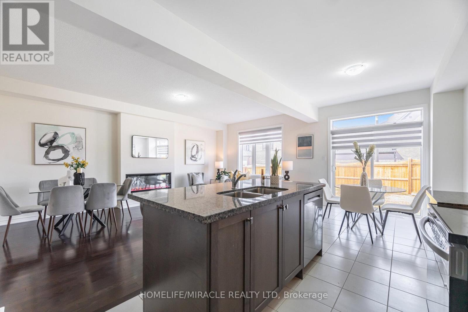Photo 27 of 10 Van Wart Street, Whitby ON