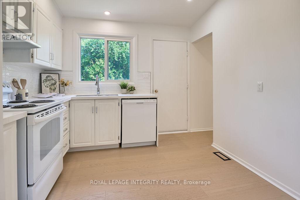 Photo 25 of 77 Seabrooke Drive, Ottawa ON