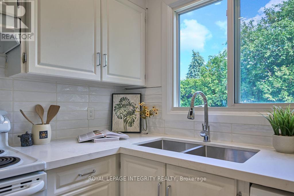 Photo 23 of 77 Seabrooke Drive, Ottawa ON