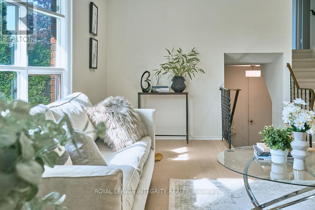 Photo 13 of 77 Seabrooke Drive, Ottawa ON