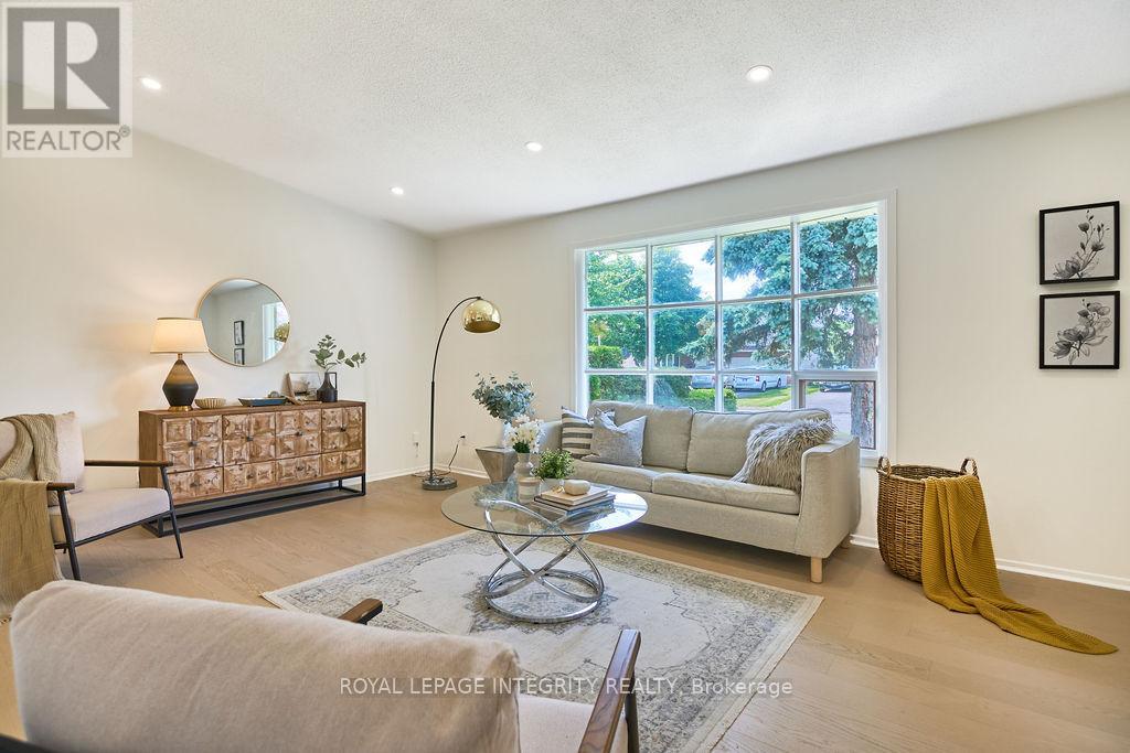 Photo 8 of 77 Seabrooke Drive, Ottawa ON