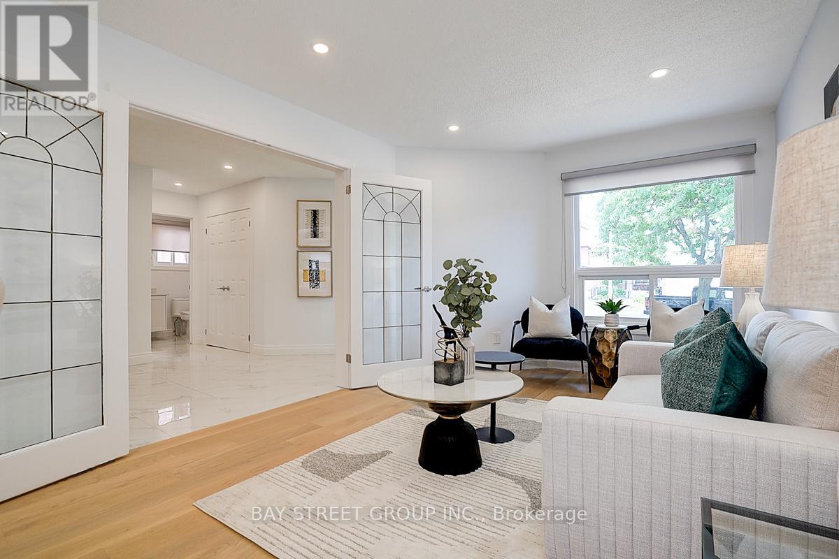 Photo 10 of 67 Kyla Crescent, Markham ON