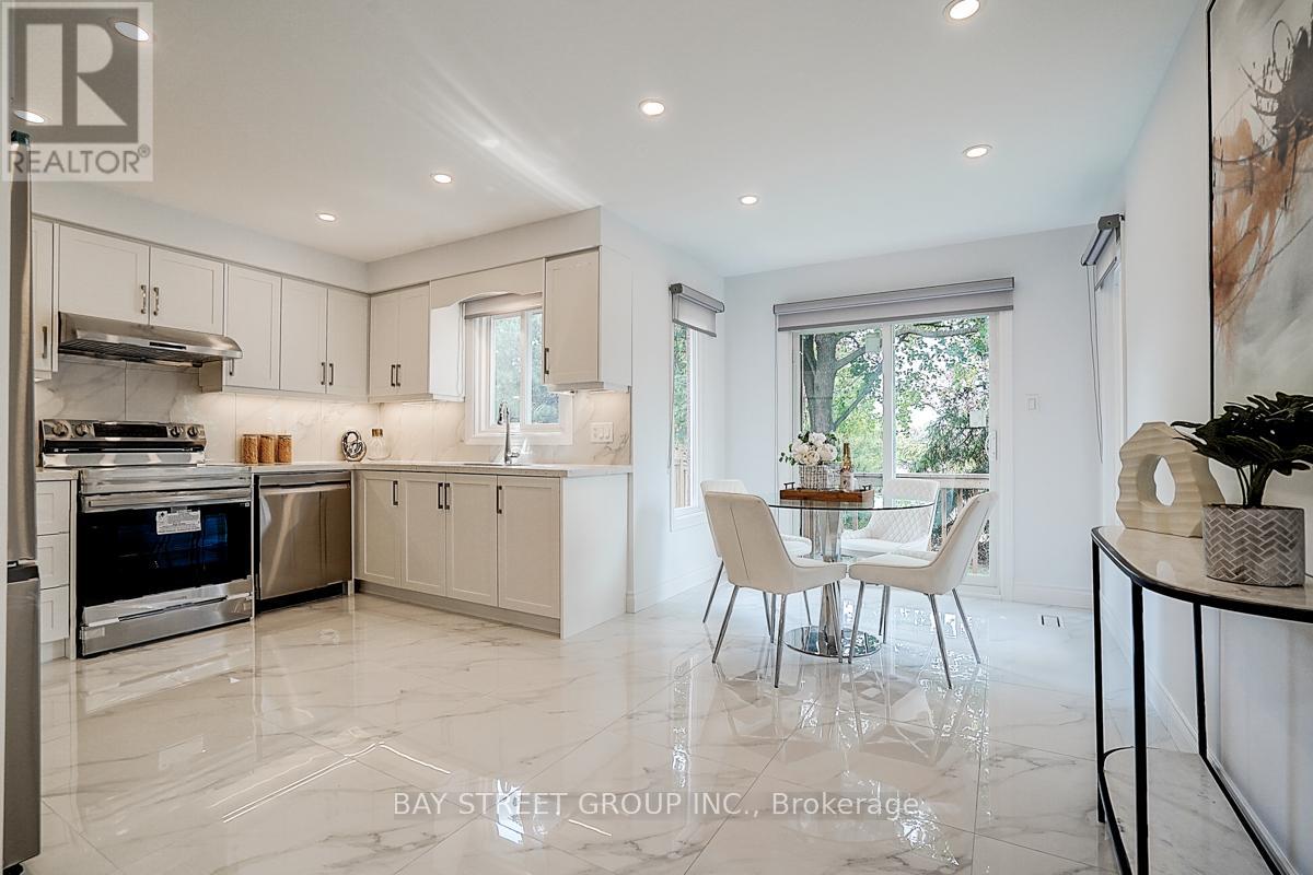 Photo 2 of 67 Kyla Crescent, Markham ON
