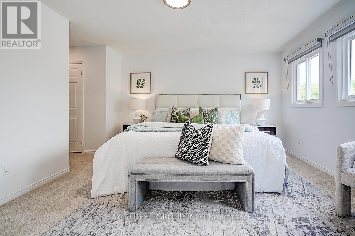 Photo 32 of 67 Kyla Crescent, Markham ON