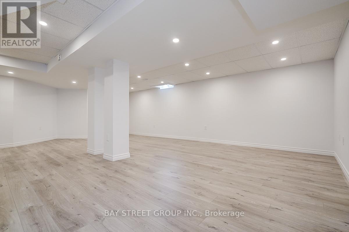 Photo 40 of 67 Kyla Crescent, Markham ON