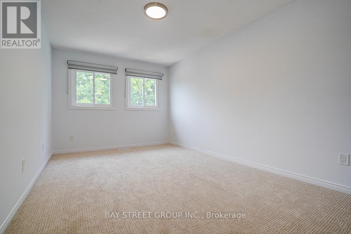 Photo 16 of 67 Kyla Crescent, Markham ON