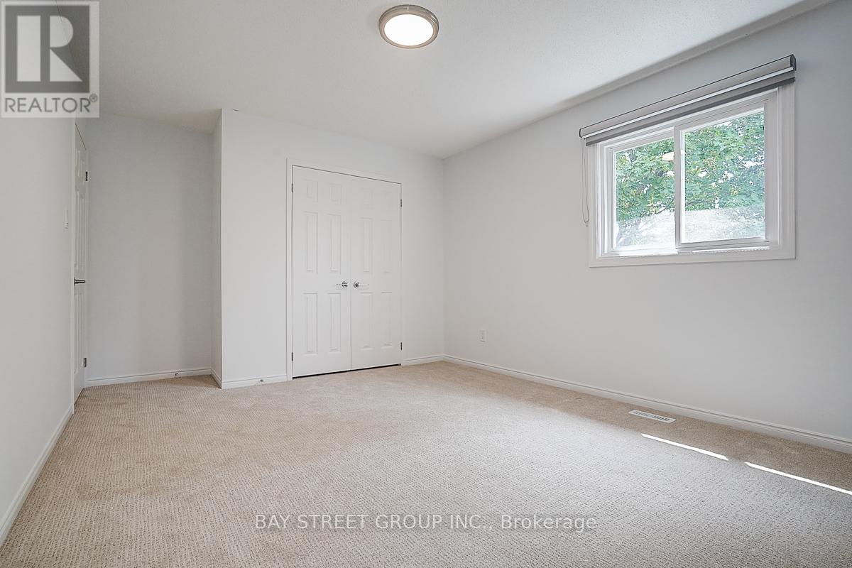 Photo 39 of 67 Kyla Crescent, Markham ON