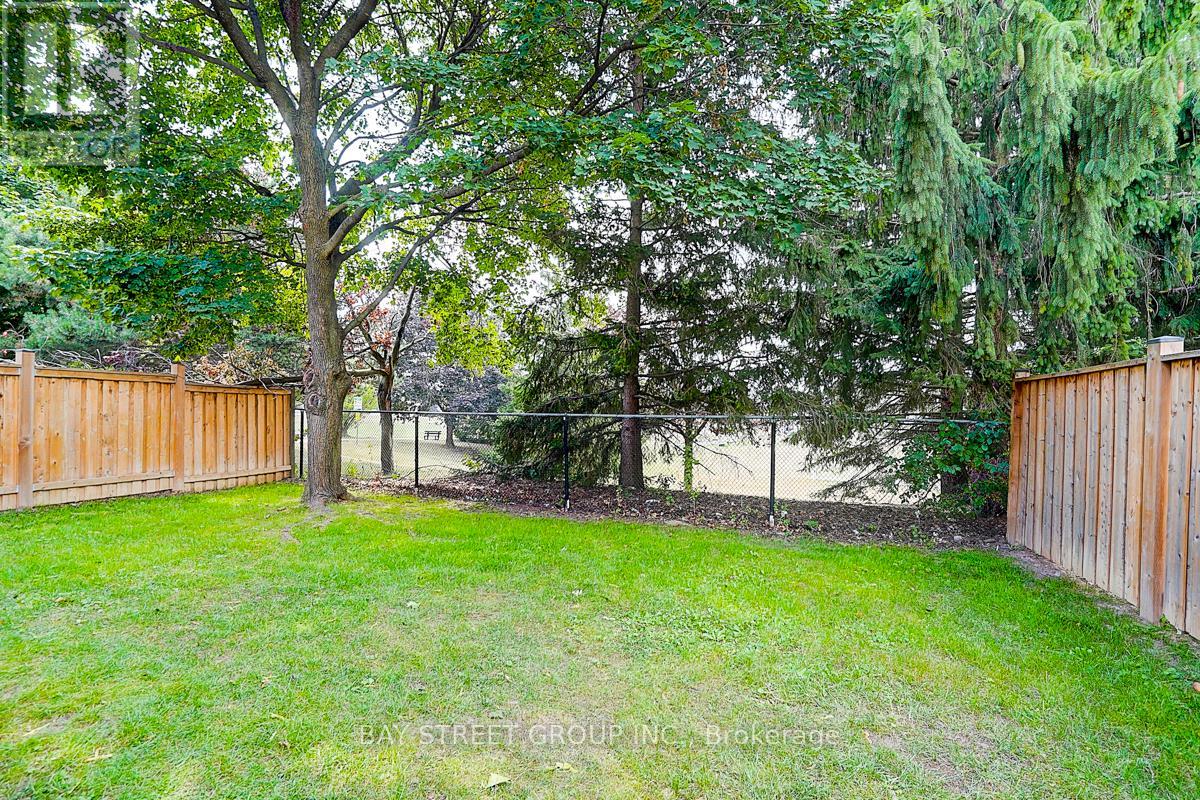 Photo 48 of 67 Kyla Crescent, Markham ON