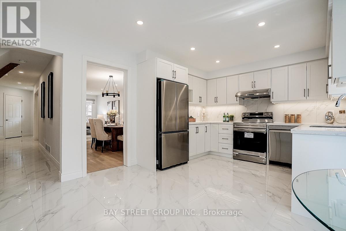 Photo 43 of 67 Kyla Crescent, Markham ON
