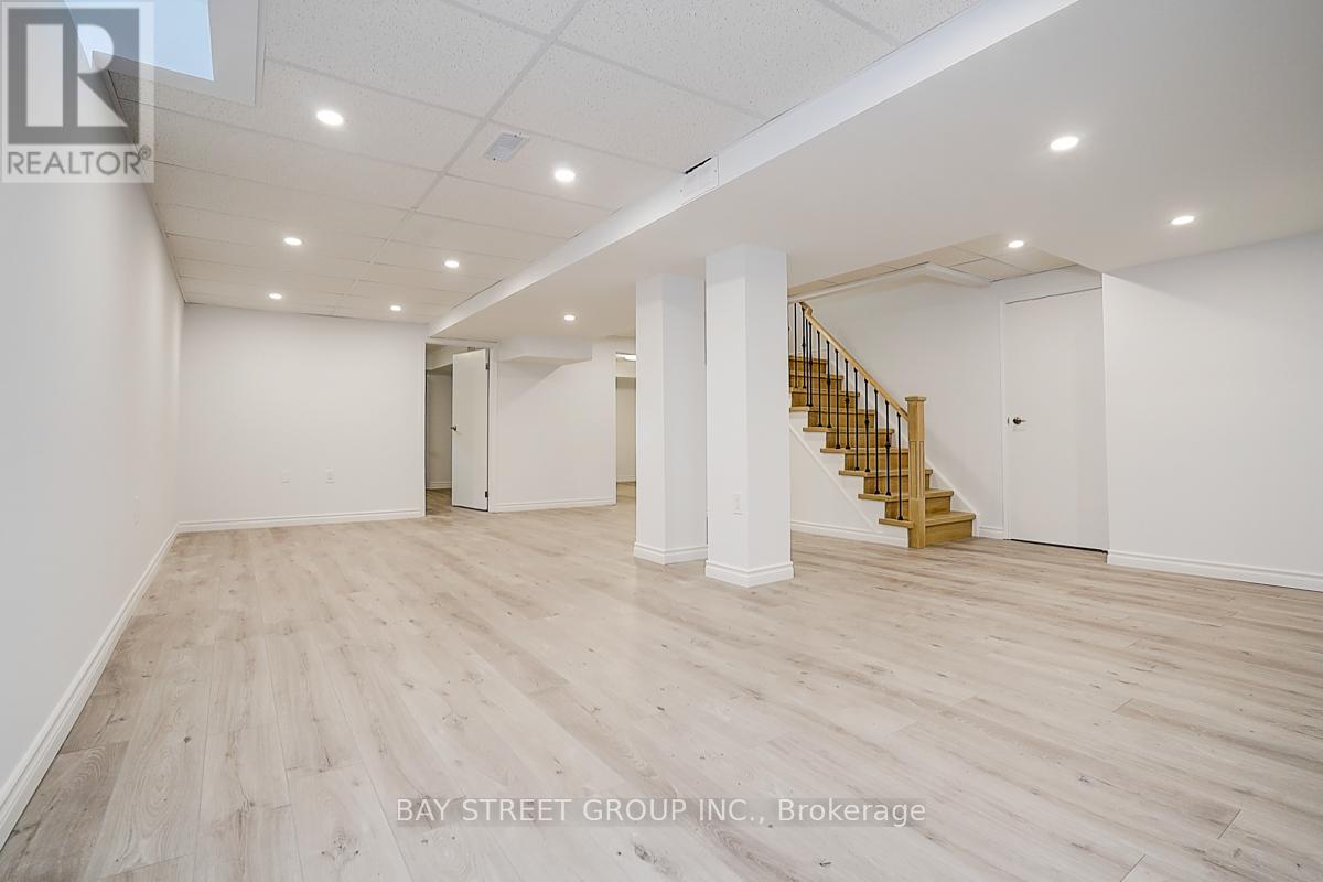 Photo 8 of 67 Kyla Crescent, Markham ON