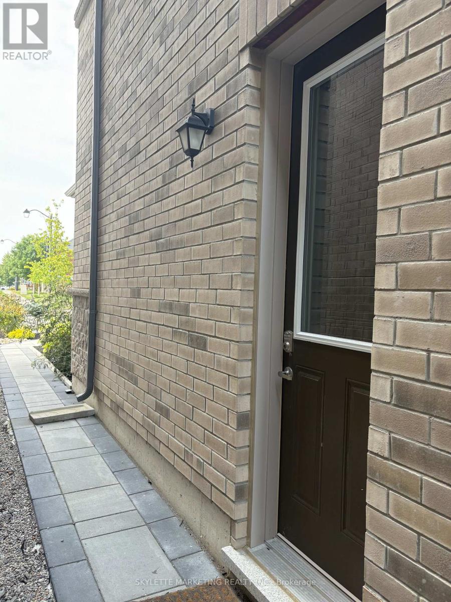 Photo 8 of Lower 5 Sikura Circle, Aurora ON