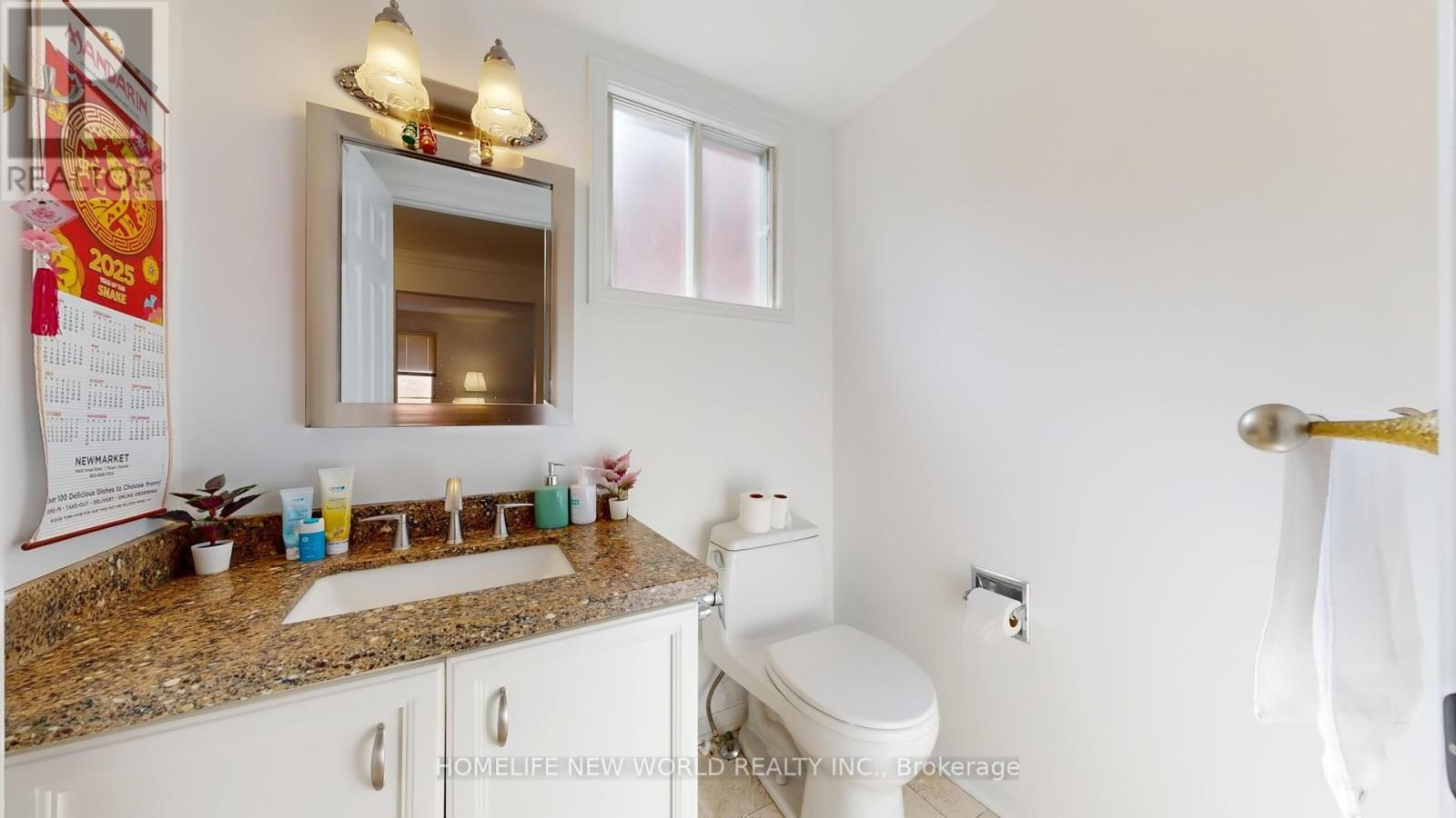 Photo 20 of 19 Chadburn Crescent, Aurora ON