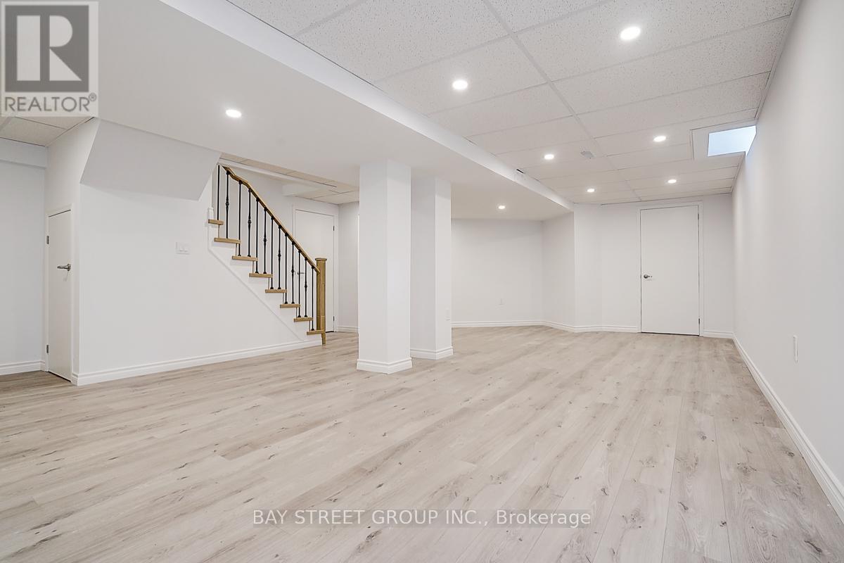 Photo 12 of 67 Kyla Crescent, Markham ON