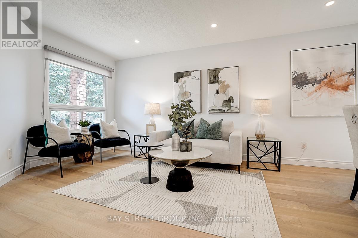Photo 17 of 67 Kyla Crescent, Markham ON