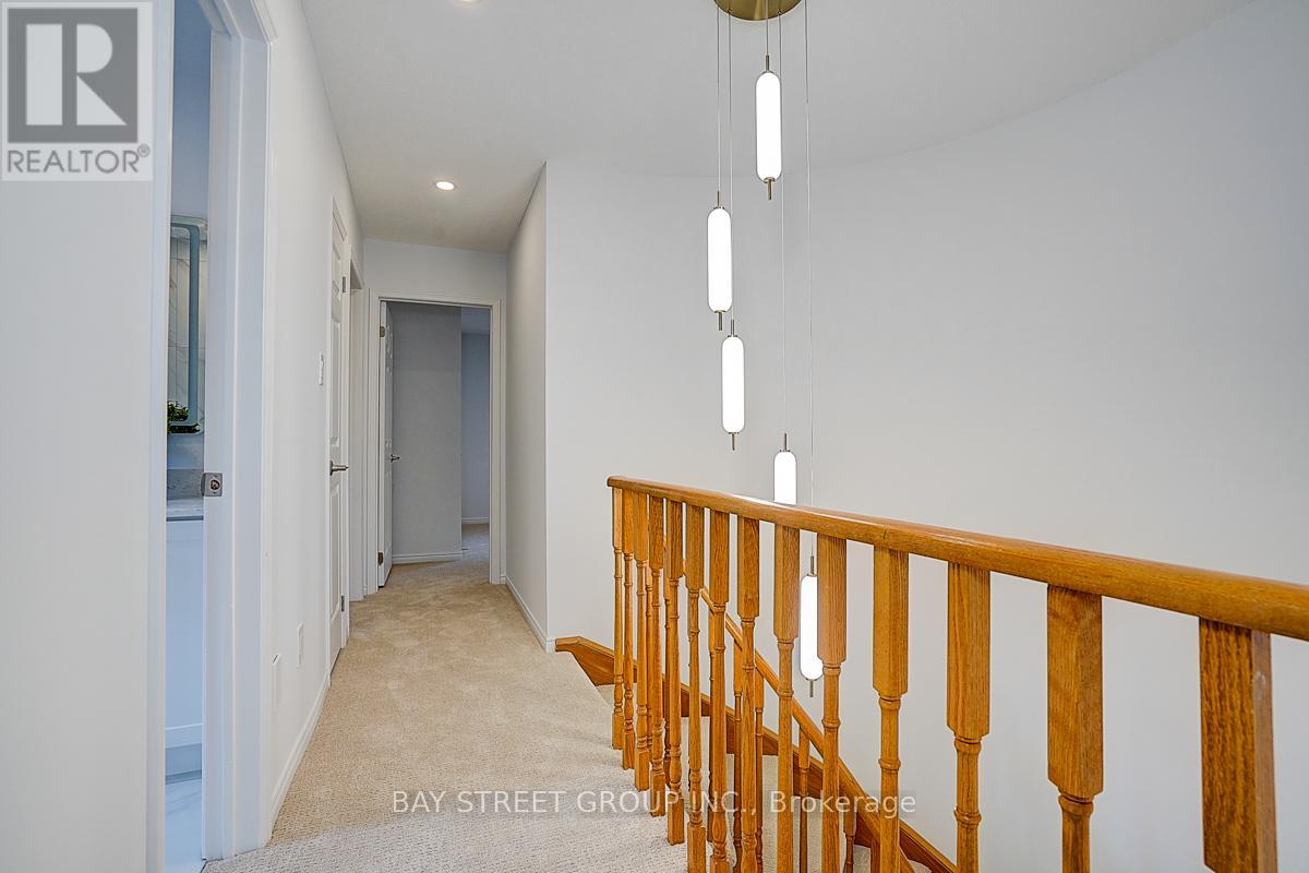 Photo 24 of 67 Kyla Crescent, Markham ON