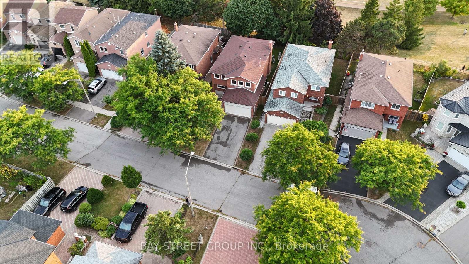 Photo 3 of 67 Kyla Crescent, Markham ON