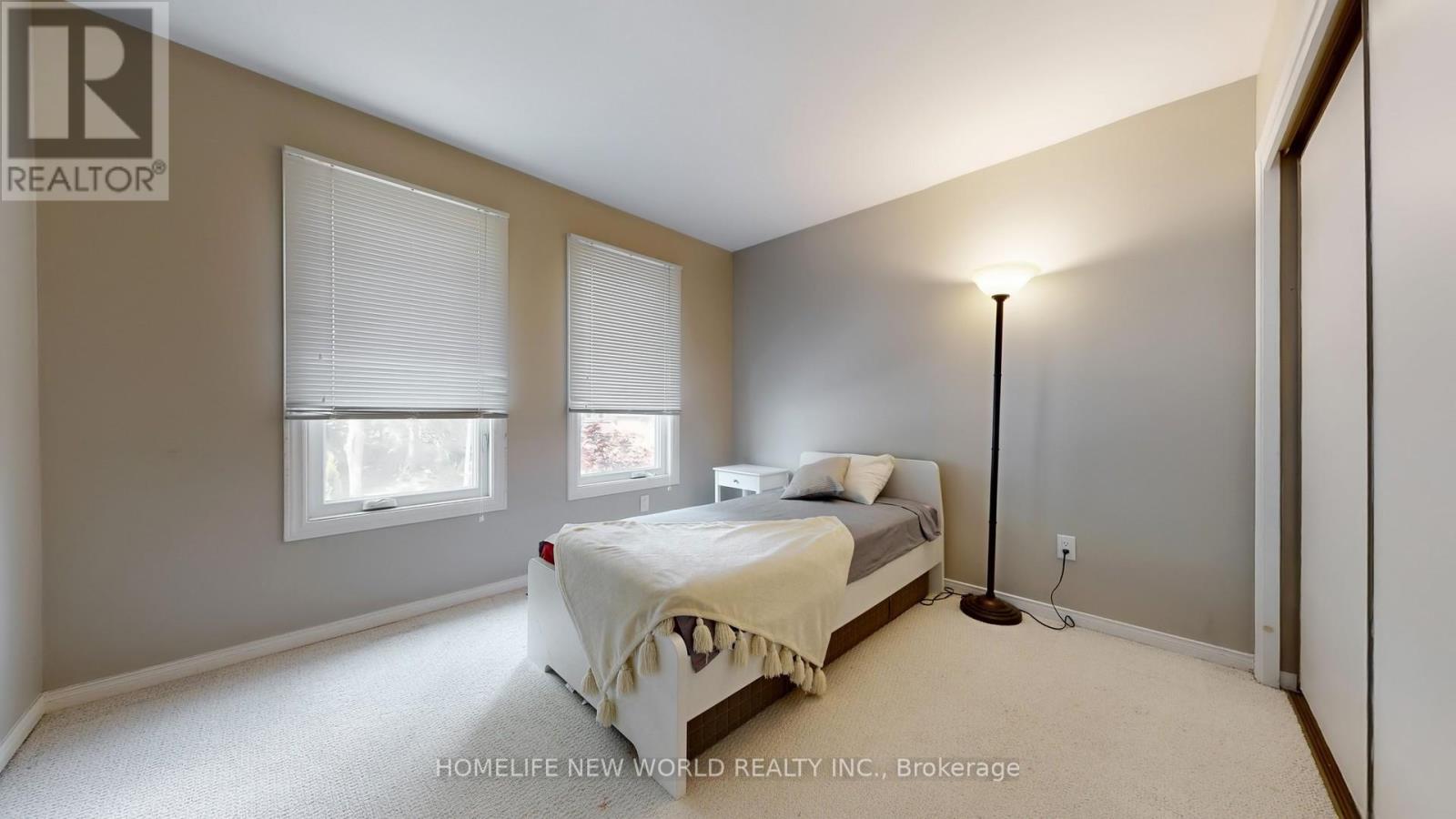 Photo 30 of 19 Chadburn Crescent, Aurora ON