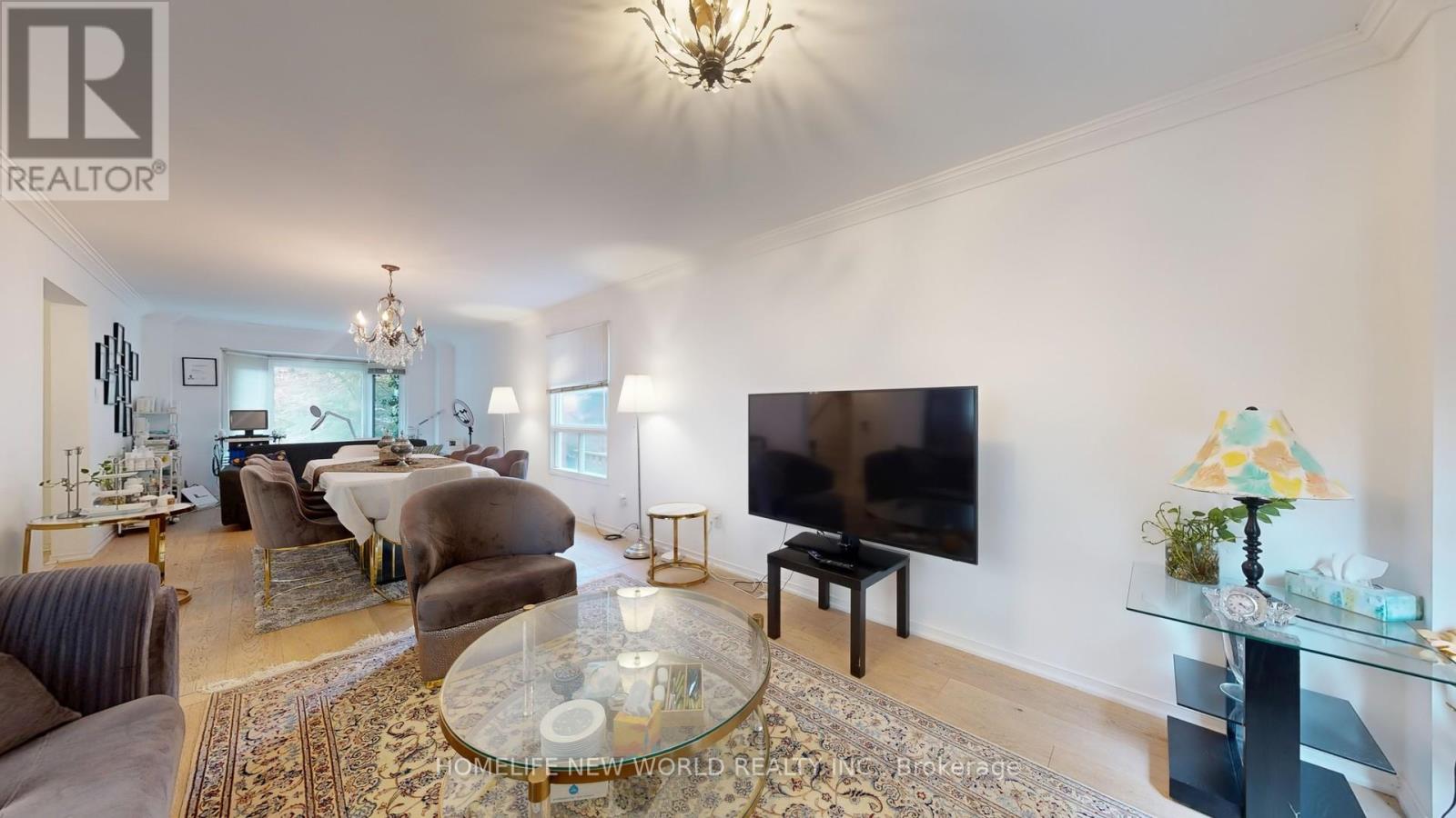 Photo 14 of 19 Chadburn Crescent, Aurora ON