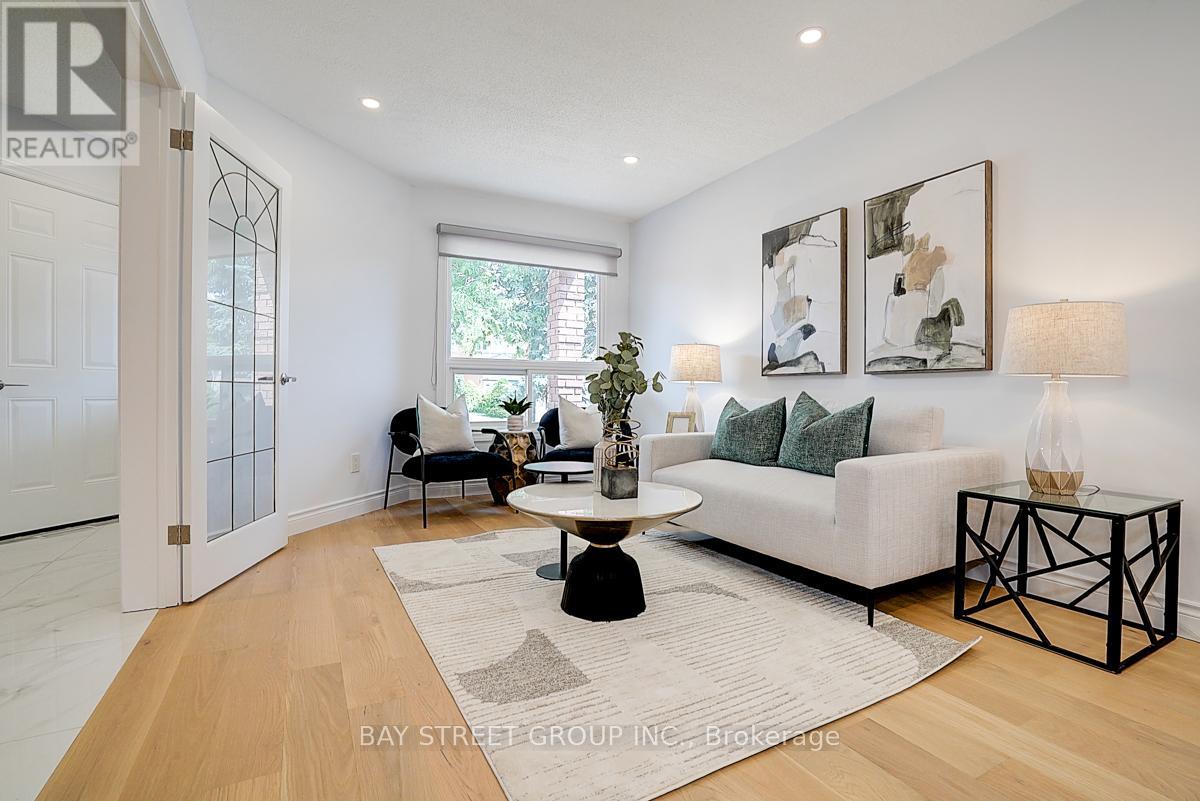 Photo 34 of 67 Kyla Crescent, Markham ON